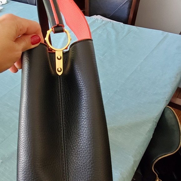 LV Capucines MM bag - Picture 13 of 15